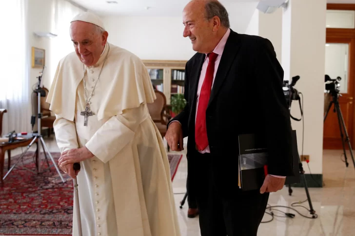 Francisco dijo que no espera dimitir en un futuro próximo