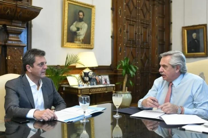 Massa apura una suba para el salario mínimo vital y móvil