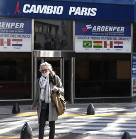 El dólar blue bajó hasta cerrar en $291