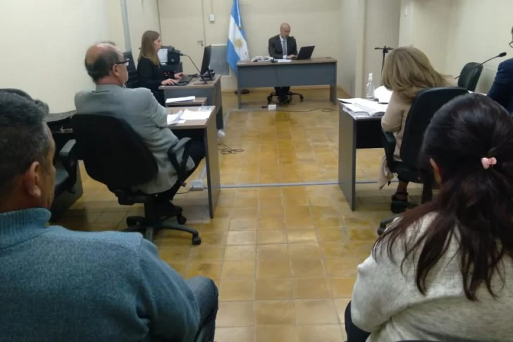 Castigado por querer violar y la madre de la víctima también, por ser cómplice