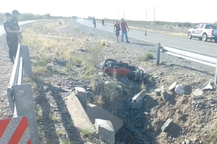 Se va de un festejo, parte en moto y horas después su hermano lo encuentra muerto
