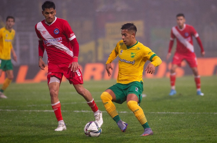 Defensa sorprendió a Argentinos y clasificó Defensa sorprendió a Argentinos y clasificó