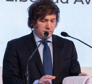 Milei no descartó sumar peronistas a su eventual gobierno y cargó duro contra Bullrich Milei no descartó sumar peronistas a su eventual gobierno y cargó duro contra Bullrich