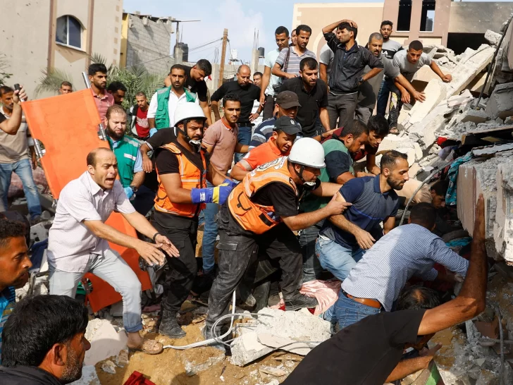 Más de 600 muertos en Israel y al menos cien cautivos en Gaza Más de 600 muertos en Israel y al menos cien cautivos en Gaza