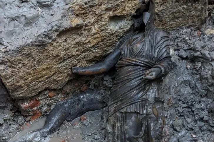 Hallan 24 estatuas de bronce de 2.300 años