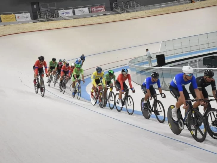 Velázquez se quedó con la segunda