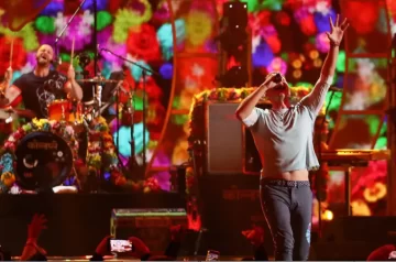 Las compras con tarjeta y los pasajes al exterior pagarán un recargo de 25% Las compras con tarjeta y los pasajes al exterior pagarán un recargo de 25%