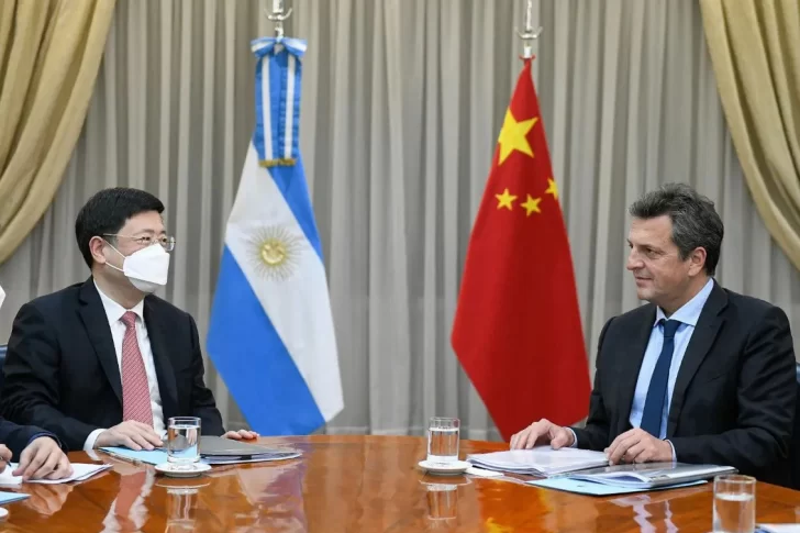 Sergio Massa aceleró cooperaciones con el embajador de China