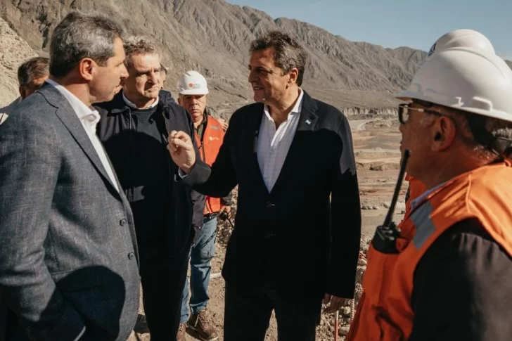 Massa: respuestas a sanjuaninos y visita a la fábrica de paneles