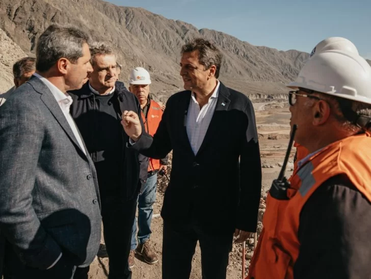 Massa: respuestas a sanjuaninos y visita a la fábrica de paneles