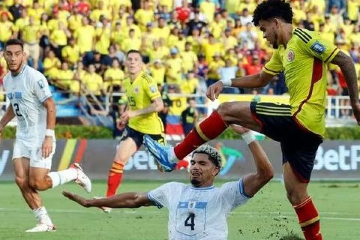 Uruguay lo pudo empatar con un penal sobre el final