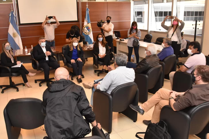 Gremios docentes hablan de al menos 25% para cerrar arriba de la inflación