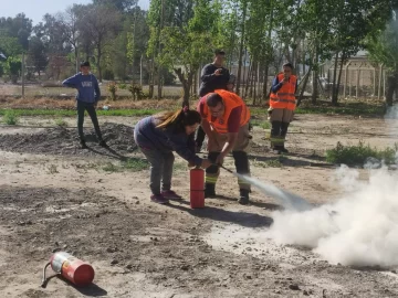 Lucha contra el fuego en Ullum Lucha contra el fuego en Ullum
