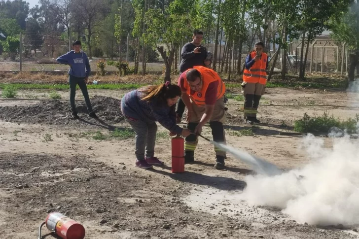 Lucha contra el fuego en Ullum