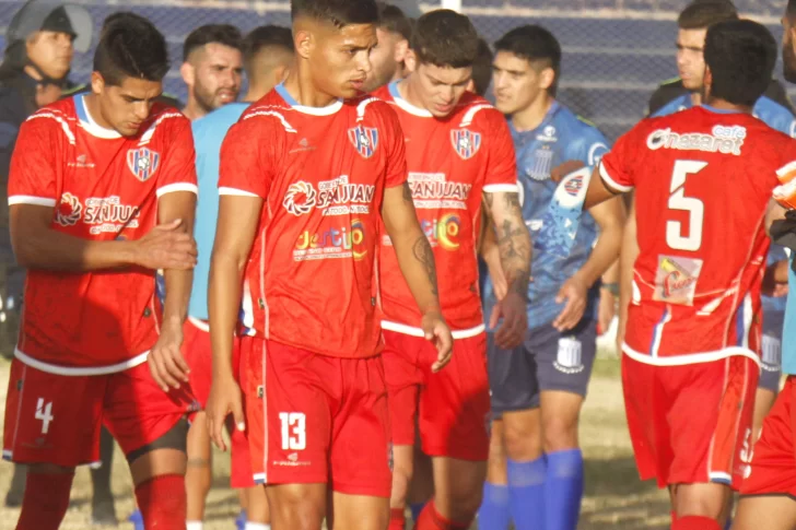 Peñarol, envuelto en llamas