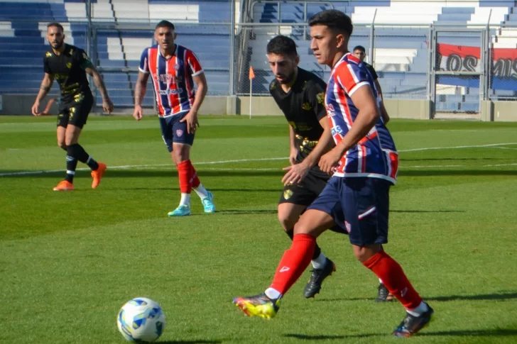 Peñarol juega en Bolívar buscando la salvación