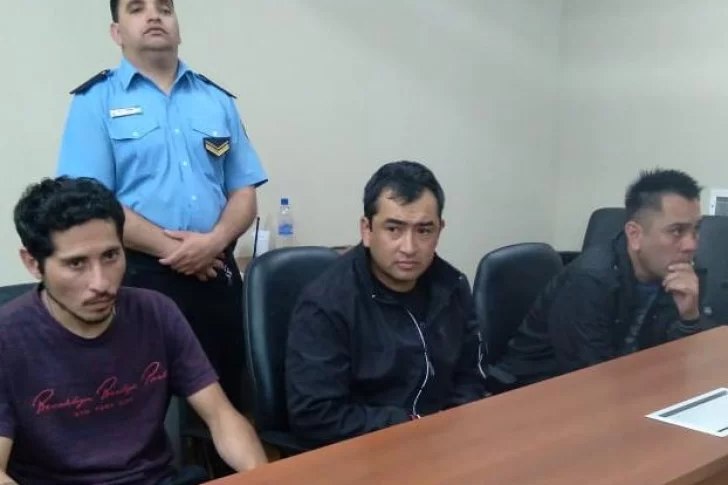 Sospechaban que entre 3 violaron a una joven, pero ayer un tribunal los absolvió