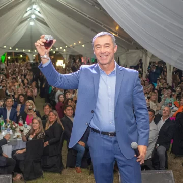 Martín, silencio ante las críticas por un agasajo