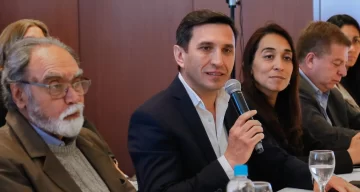 Destinan casi $350 millones para dar un aumento a contratados y municipales Destinan casi $350 millones para dar un aumento a contratados y municipales