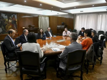 Con el blue a $337, el Central sale a la caza del dólar turista