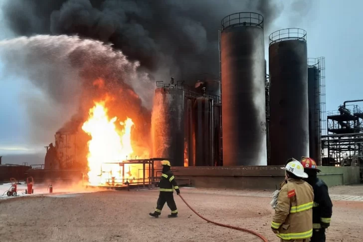 Tres muertos por explosión en una refinería neuquina