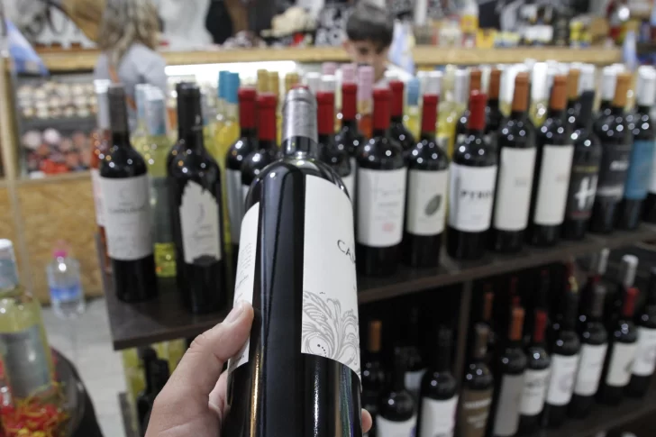 La baja de consumo frena la carrera alcista que traen los vinos este año
