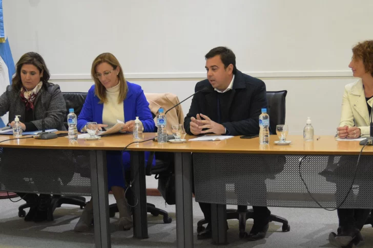 Con cambios, apuran la ley de los abogados