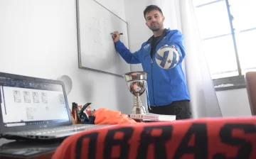 Tras 12 años como jugador y técnico de Obras se retiró Santiago Paredes Tras 12 años como jugador y técnico de Obras se retiró Santiago Paredes