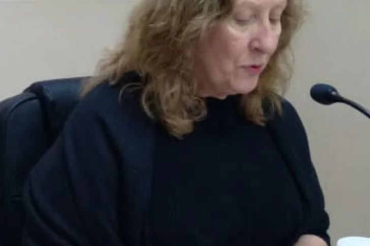 Dudan que un gendarme hubiera violado a su hijastra adolescente y lo absuelven