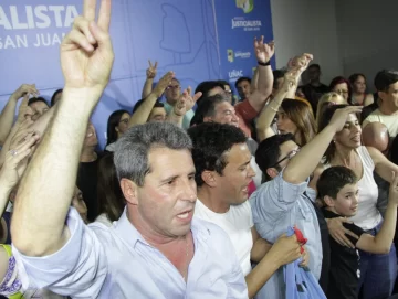 Hay dirigentes que le recomiendan a Uñac que no lidere el peronismo Hay dirigentes que le recomiendan a Uñac que no lidere el peronismo