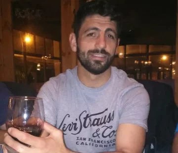 Cae otra vez el médico que ‘dio cintazos’ a su hija, ahora por golpear a su pareja Cae otra vez el médico que ‘dio cintazos’ a su hija, ahora por golpear a su pareja