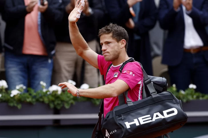 El “Peque” y Báez siguen en el césped