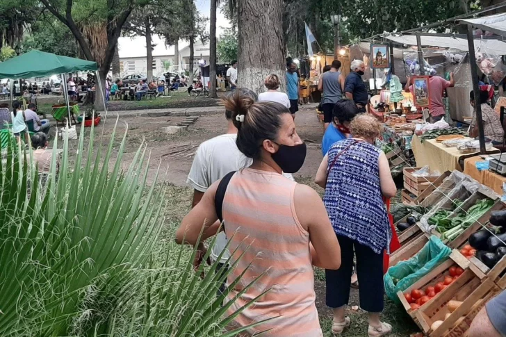 Una feria sumó expositores y shows artísticos