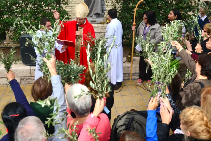 Desde la Iglesia recomiendan a los fieles que sigan las misas por las redes sociales