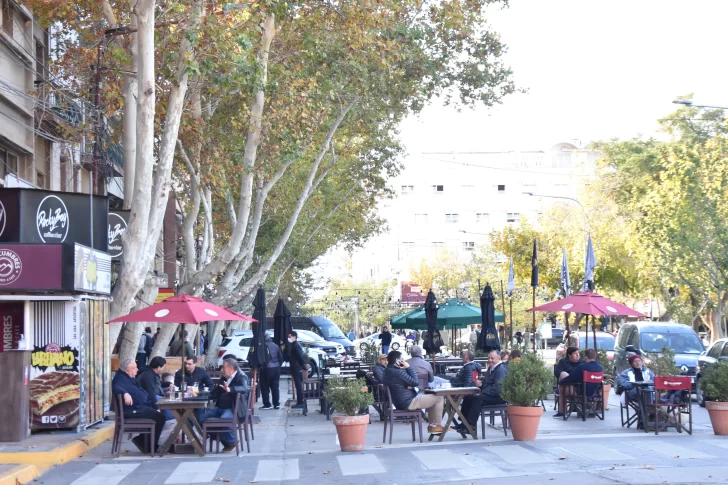 Gobierno pone medio aguinaldo extra en ayuda a actividades no esenciales