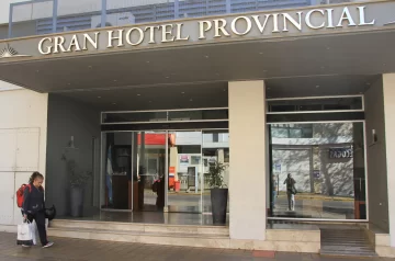 Trabajan en un plan para rebajar servicios a los sectores más golpeados por el virus Trabajan en un plan para rebajar servicios a los sectores más golpeados por el virus