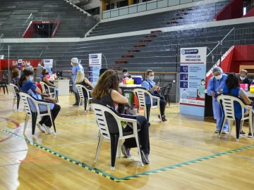 Combinación de vacunas: cómo es el mensaje que reciben quienes esperan la segunda dosis Combinación de vacunas: cómo es el mensaje que reciben quienes esperan la segunda dosis