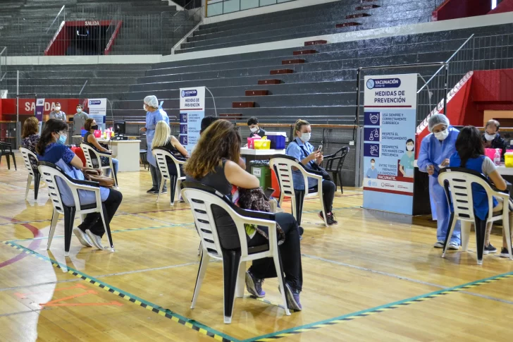 Combinación de vacunas: cómo es el mensaje que reciben quienes esperan la segunda dosis