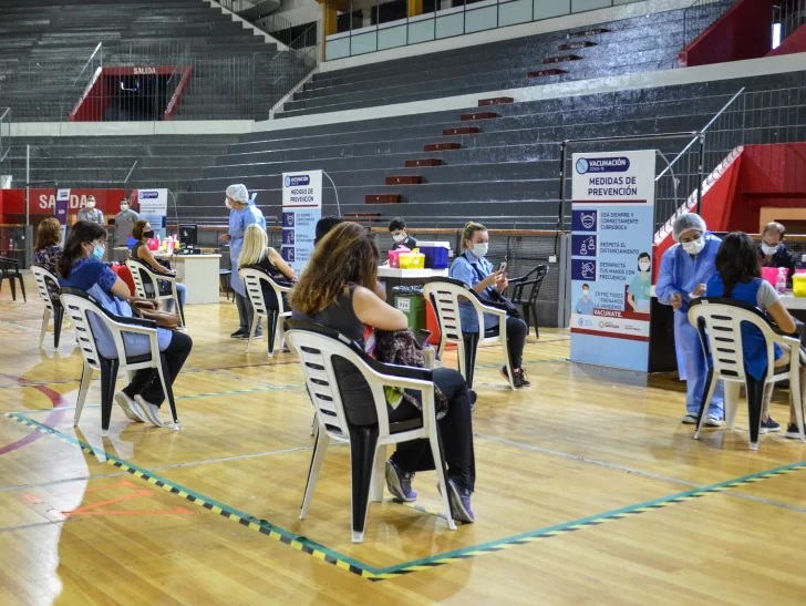 Combinación de vacunas: cómo es el mensaje que reciben quienes esperan la segunda dosis Combinación de vacunas: cómo es el mensaje que reciben quienes esperan la segunda dosis
