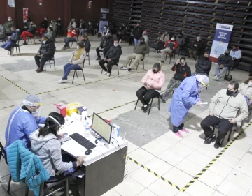 En la segunda quincena de junio hubo un leve freno en los contagios En la segunda quincena de junio hubo un leve freno en los contagios