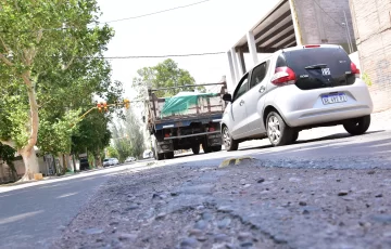 Buscan recursos para financiar el arreglo de la calle Sargento Cabral