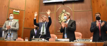 Uñac sorprendió con un discurso político y pidió cambios electorales a diputados Uñac sorprendió con un discurso político y pidió cambios electorales a diputados