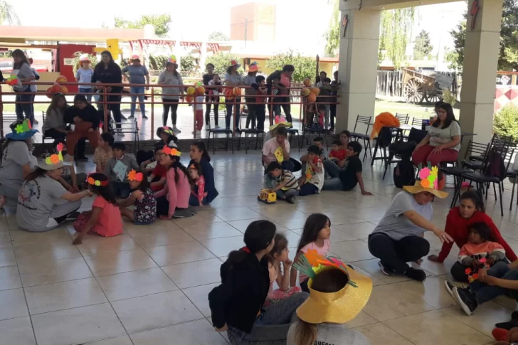 Con juegos y baile, los chicos con discapacidad festejaron la primavera