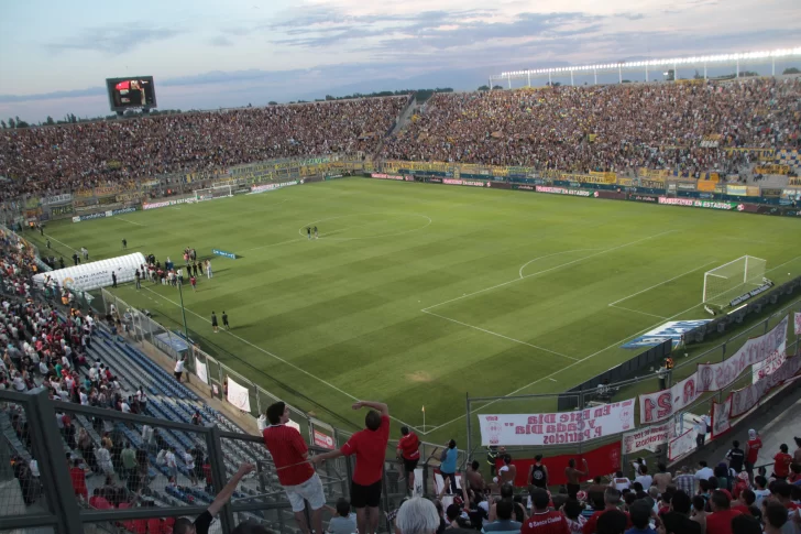 Una sanción de FIFA pone en riesgo el aforo total del Bicentenario