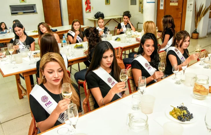 Preparan un megaevento para que las embajadoras del Sol hablen en público