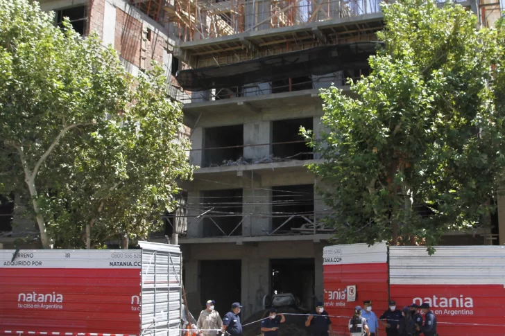 Un albañil falleció al caer desde unos 10 metros del céntrico edificio donde trabajaba