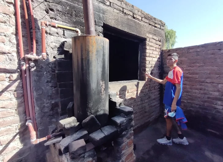 Se desvaneció al ver su vivienda en llamas, ¿le arrojaron algo encendido por la ventana? Se desvaneció al ver su vivienda en llamas, ¿le arrojaron algo encendido por la ventana?