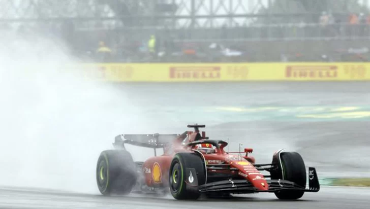 Sainz consiguió su primera pole y larga adelante en Silverstone