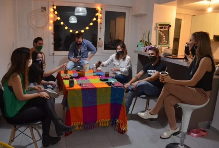 Anuncian la suspensión por 15 días de reuniones sociales en Argentina