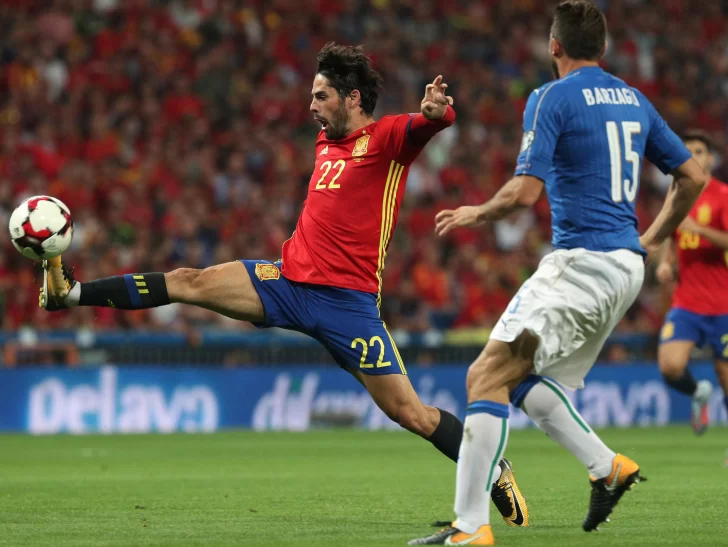 España goleó a Italia y se acerca a Rusia